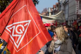 German textile workers win pay rise after strikes